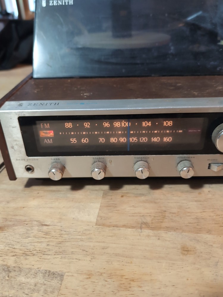 Vintage Zenith C585W: Radio & Solid State/Powers On Turntable Doesnt Work