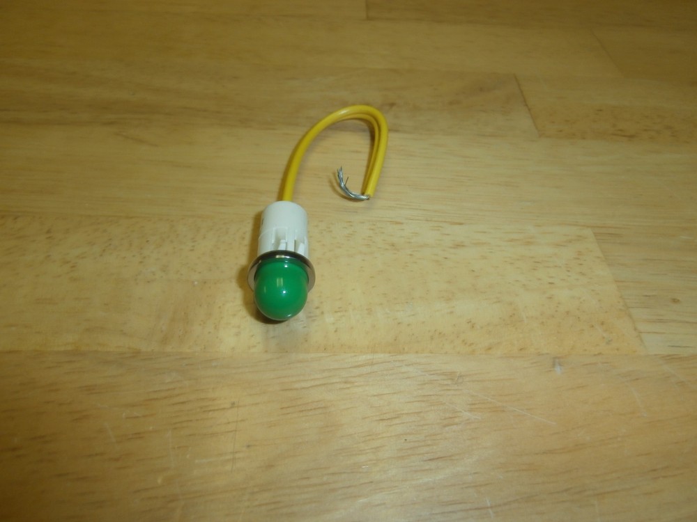 IDI 1090A GREEN PANEL INDICATOR LAMP 12 VOLT,NOS
