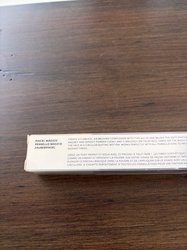 Cargo Magic Brush Makeup Brush NIB