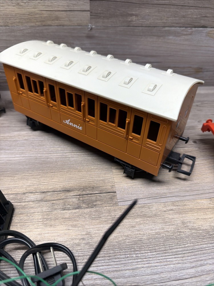 Lionel Thomas the Tank Engine custom Thomas with extra track PLEASE READ !!!!!