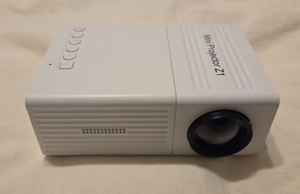 LED 1920 Lumens Mini Portable Projector 1080p HDMI