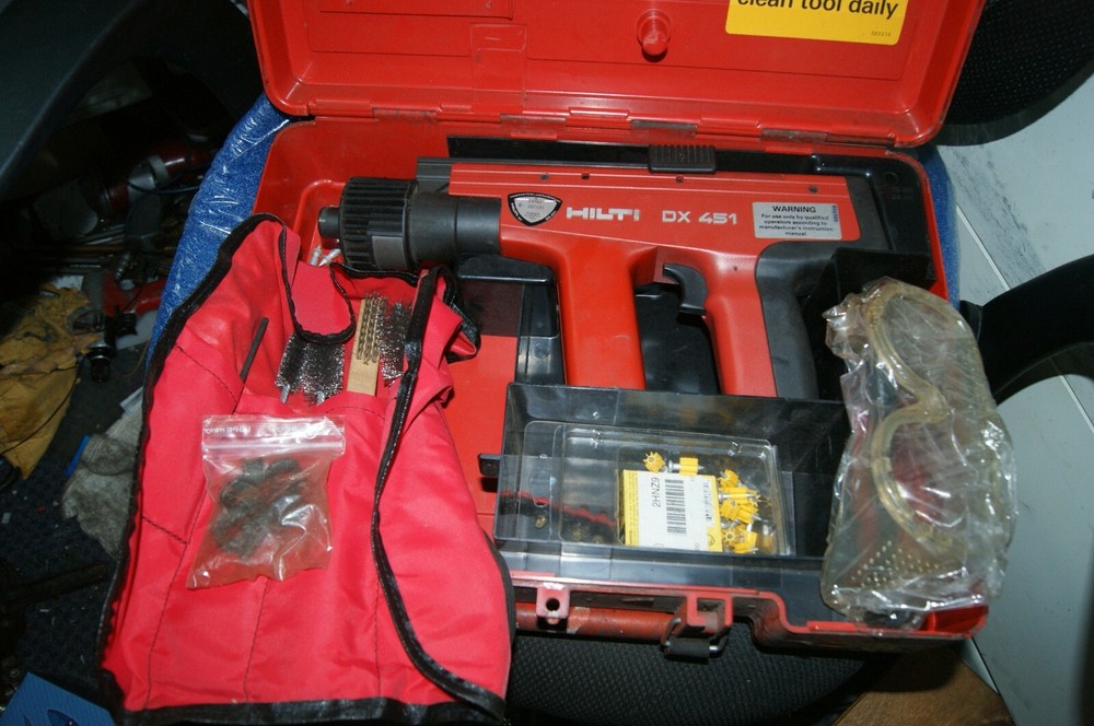 HILTI DX451 POWDER ACTUATED TOOL