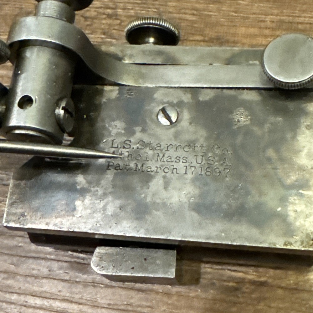 L.S. STARRETT SURFACE GAUGE INDICATOR STAND WITH SPINDLE & SCRIBE & BOX