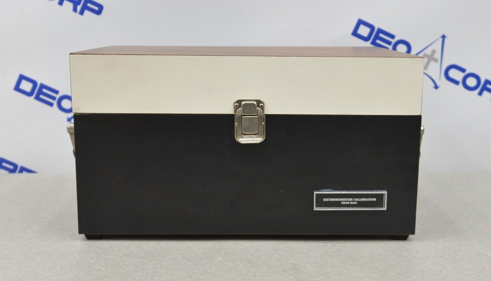 Russell Gauges High Magnification Extensometer Calibrator