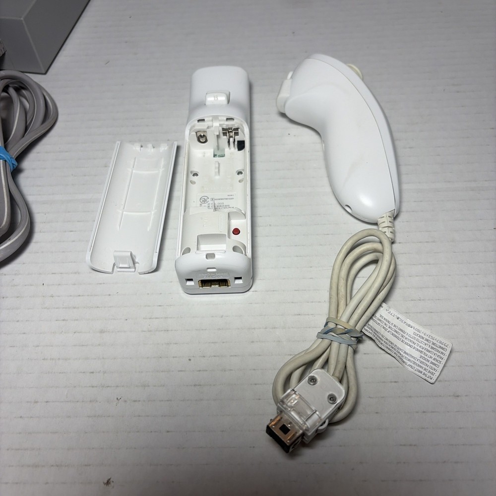 Nintendo Wii Video Game Console Working With Cables, 1 Controller. Read