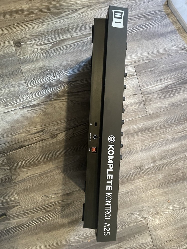 Native Instruments Komplete Kontrol A25 25-Key MIDI Keyboard Controller USB