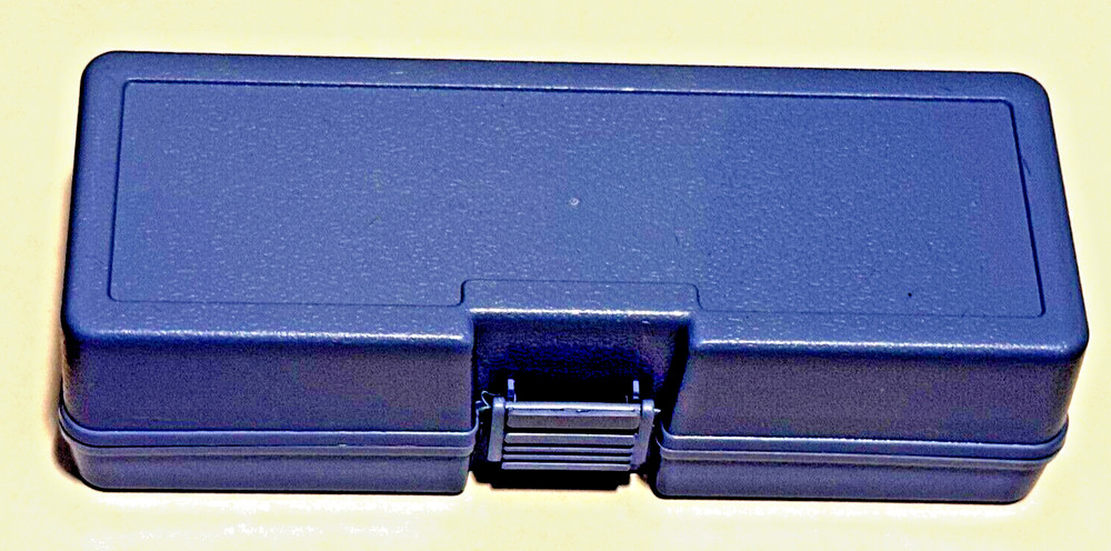 Handheld 90% Refractometer (Includes Pipette, Screwdriver, cleaning Cloth, Case)