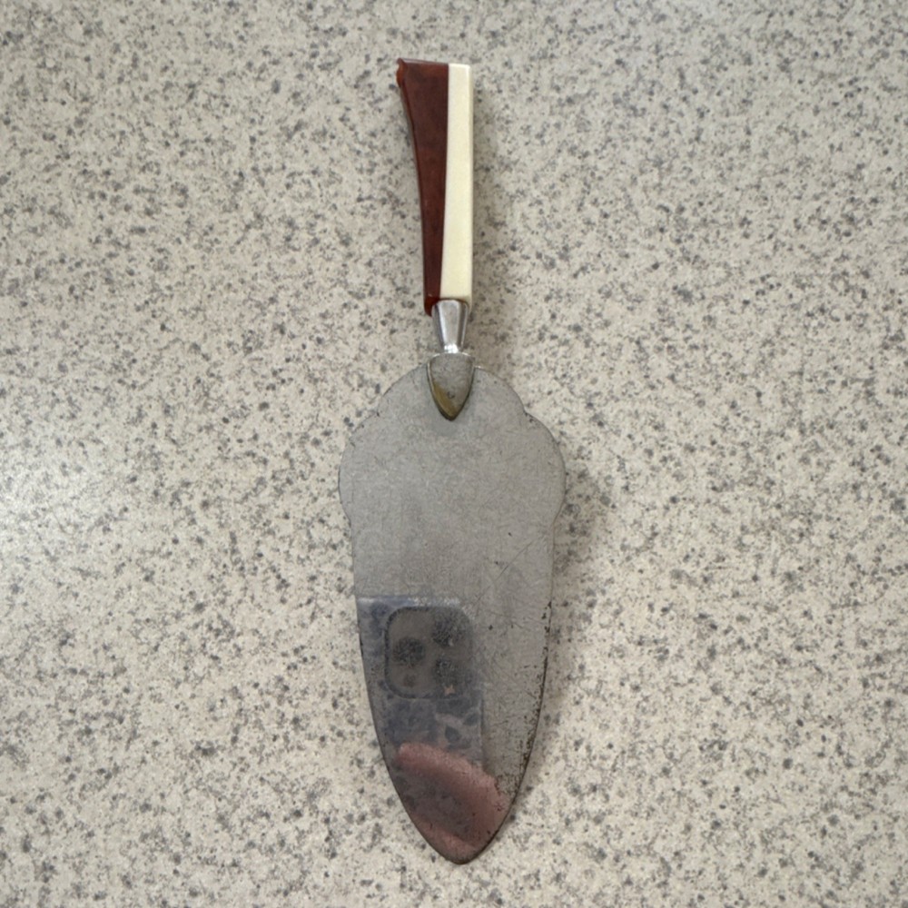 Bakelite Two-Tone Brown and Cream Handle Pie Cake Server, Bakelite Material