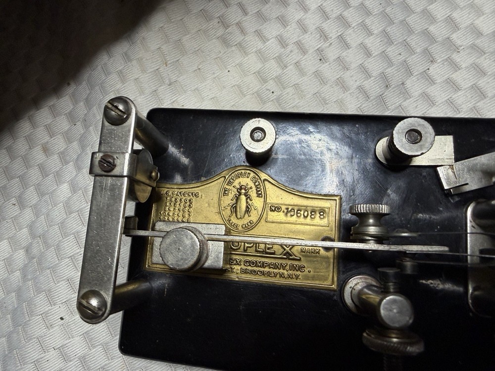 Vintage Vibroplex Lightning Bug With Heathkit H-D16 Practice Code Oscillator.