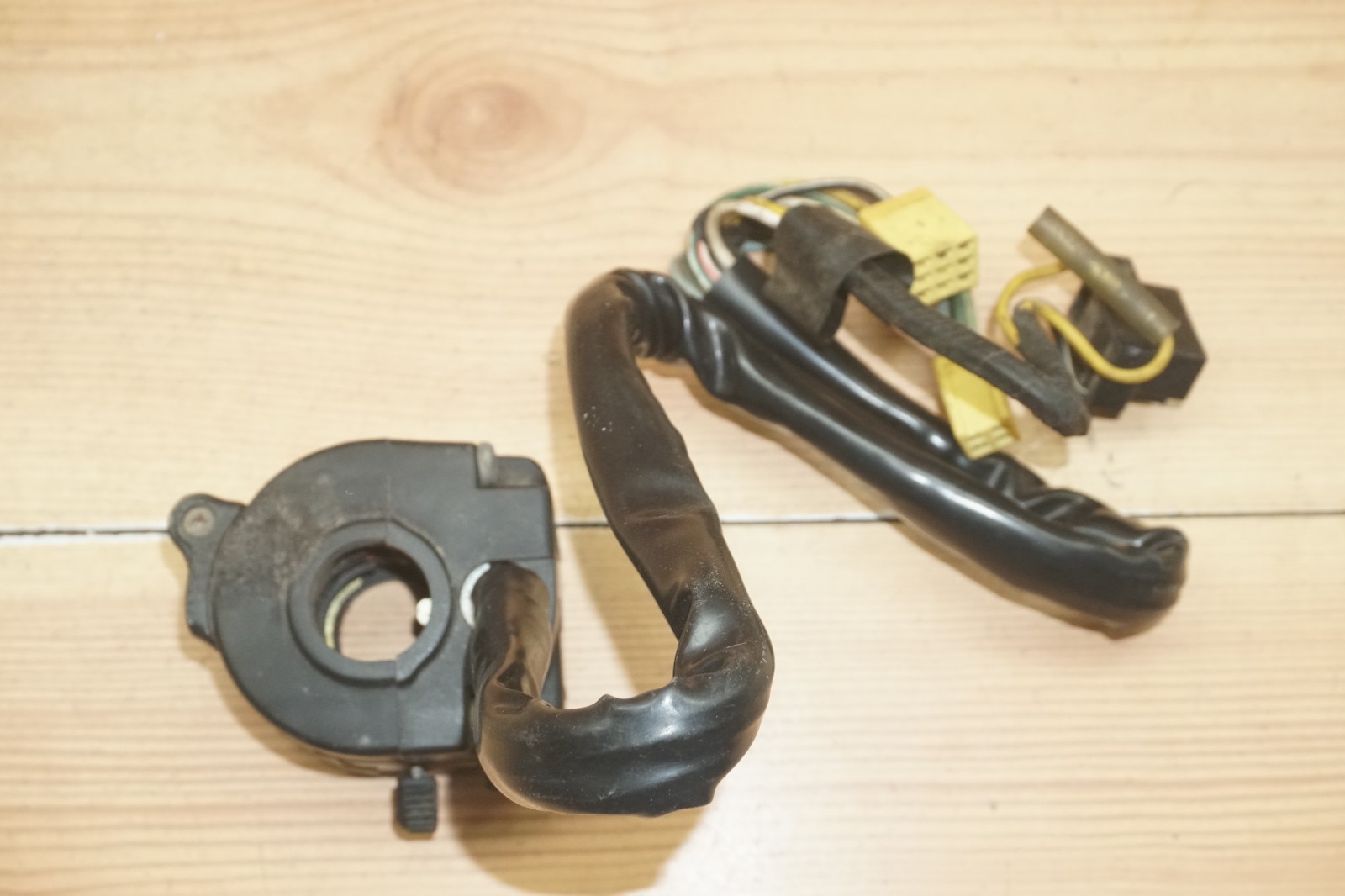 1983 Suzuki SP100 SP 100 OEM Left Handle Bar Switch Button Control 37400-38220