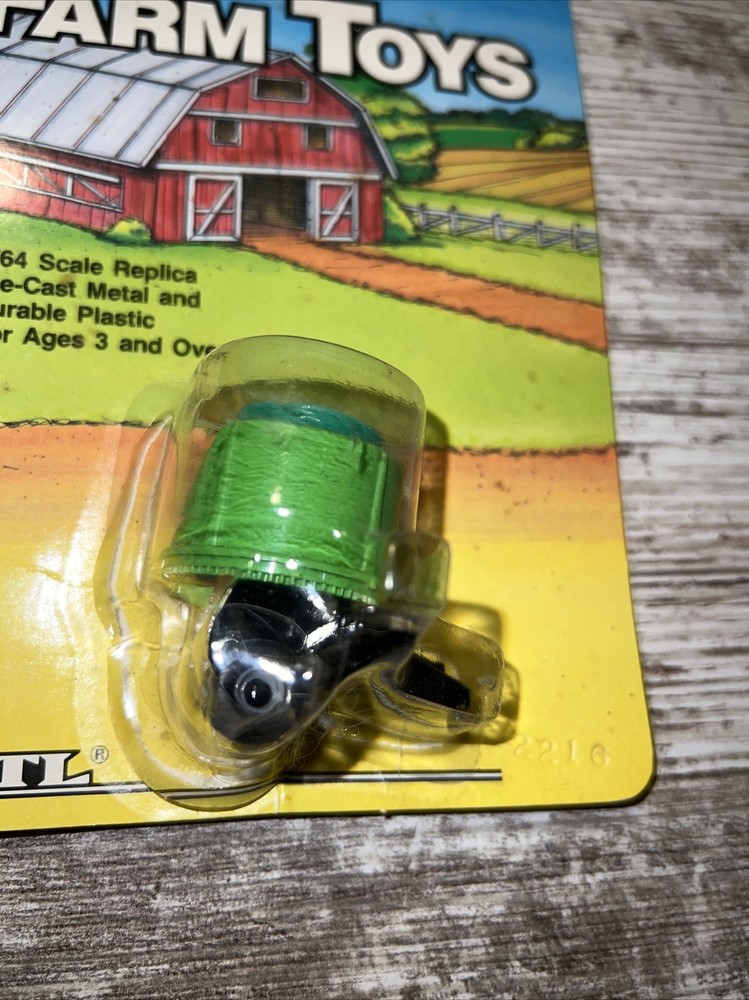 1/64th Scale Deutz Allis Round Bale Grinder Ertl Implement
