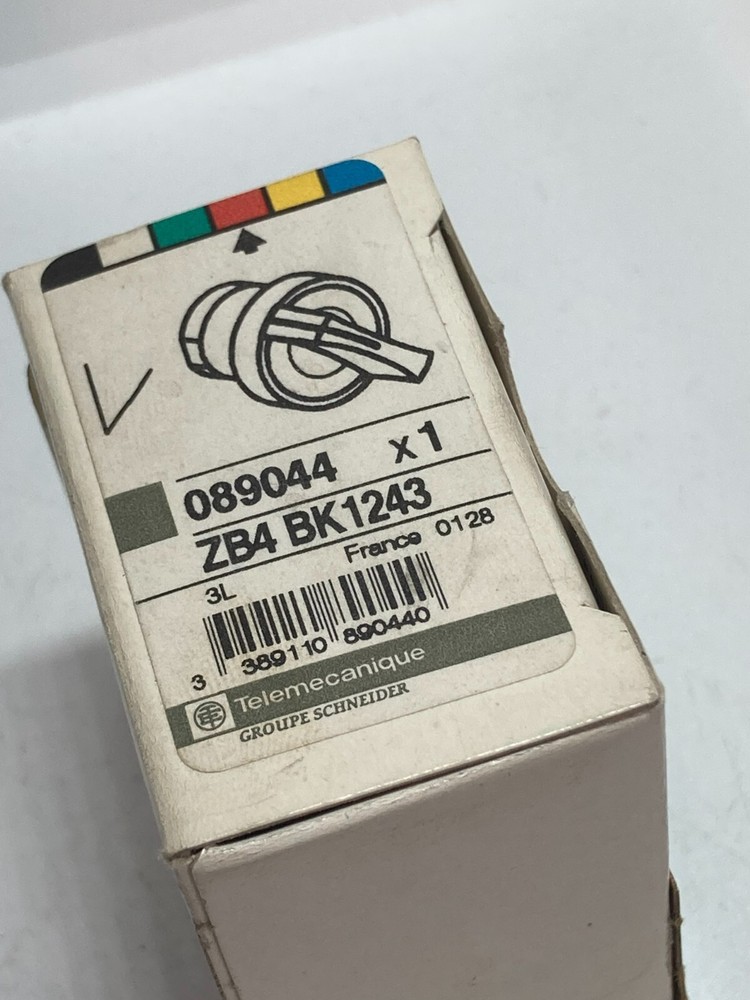 TELEMECANIQUE ZB4 BK1243 SELECTOR SWITCH OPERATOR ILL RED 2 POSITION MAIN NIB