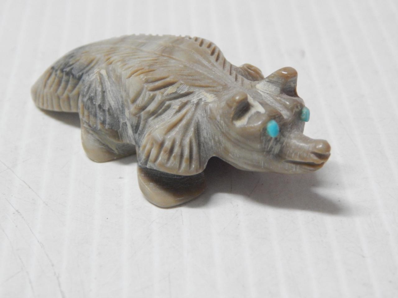 X FINELY CARVED VINTAGE ZUNI INDIAN STONE OTTER / BEAVER FETISH TURQUOISE EYES
