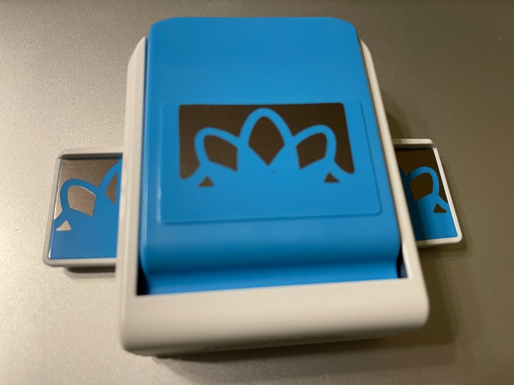 CREATIVE MEMORIES ~ PETAL ~ Frame Punch ~ Scrapbooking!