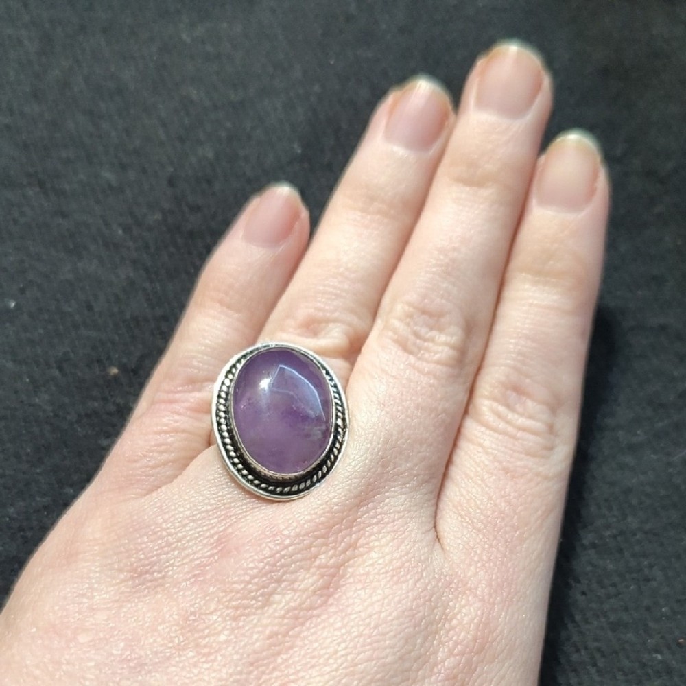 Silver Plated Purple Amethyst Gemstone Oval Statement Ring - Size 7.75