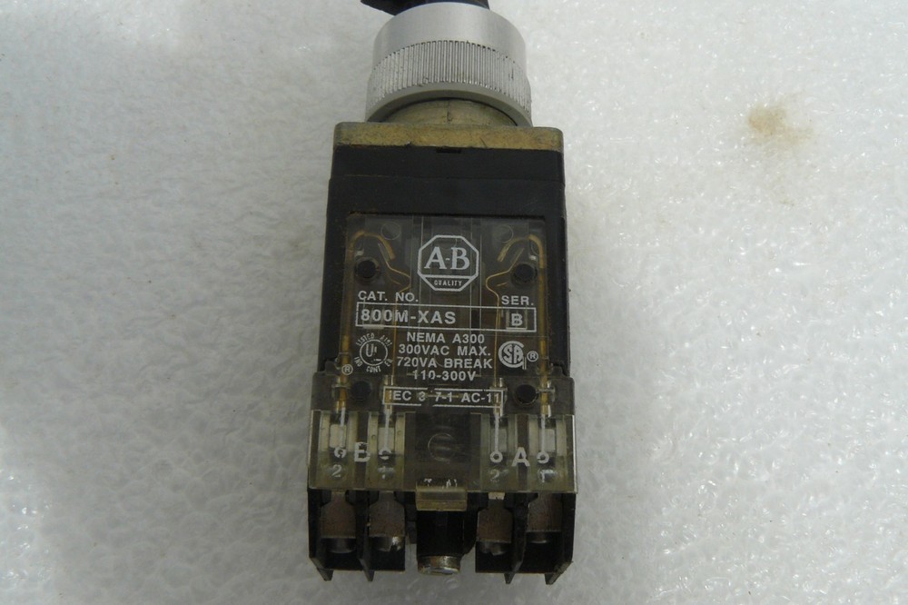 ALLEN BRADLEY 800MR-HX2B SELECTOR SWITCH 2 POSITION