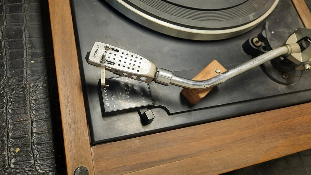 Hitachi Turntable Model PS-10