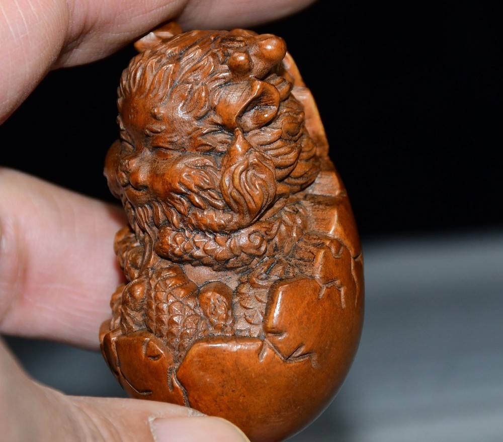 Exquisite Small Leaf Boxwood Monkey Pendant