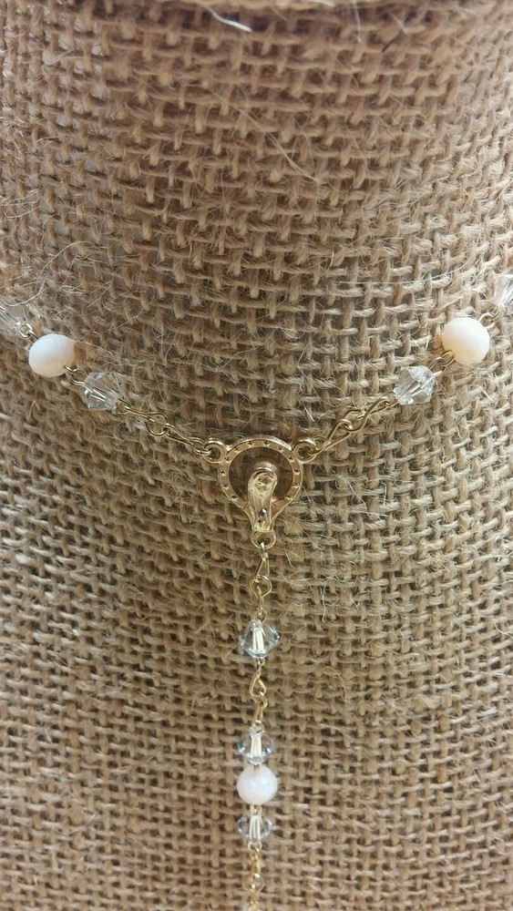 BEAUTIFUL HANDMADE ROSARY WITH CRYSTAL BEADS.