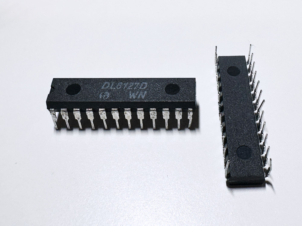 2PCS DL8127D RFT System Clock Generator Controller IC Z8000-compatible DIP-24