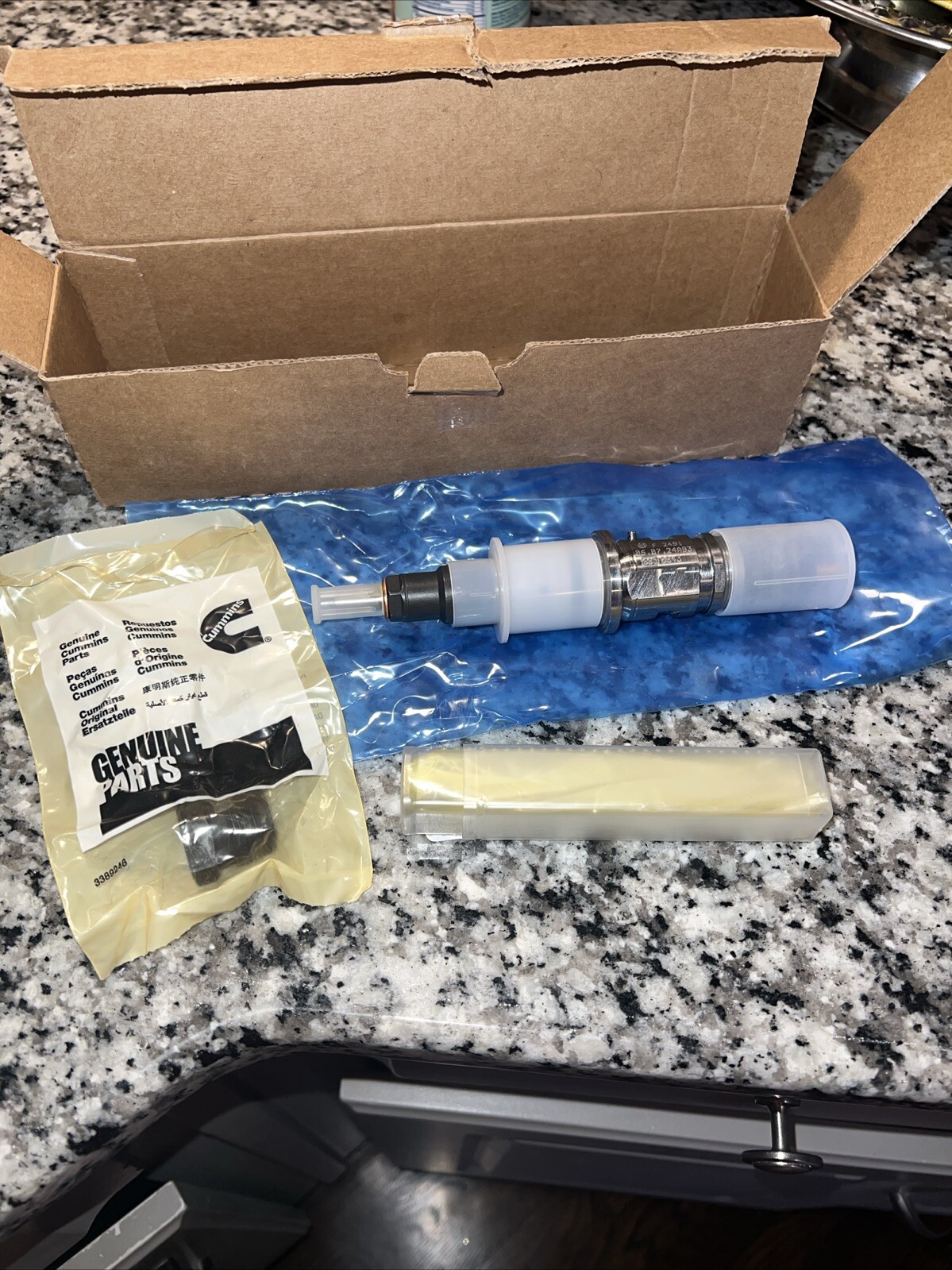 CUMMINS KIT,INJECTOR 5579332 New In The Box !