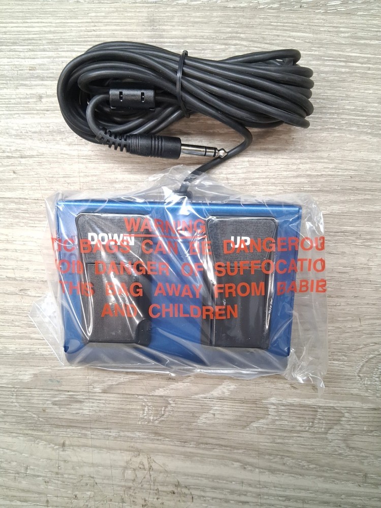 Behringer V-AMP 2 Virtual Guitar Amplifier Effects Processor w/ Footswitch & Bag