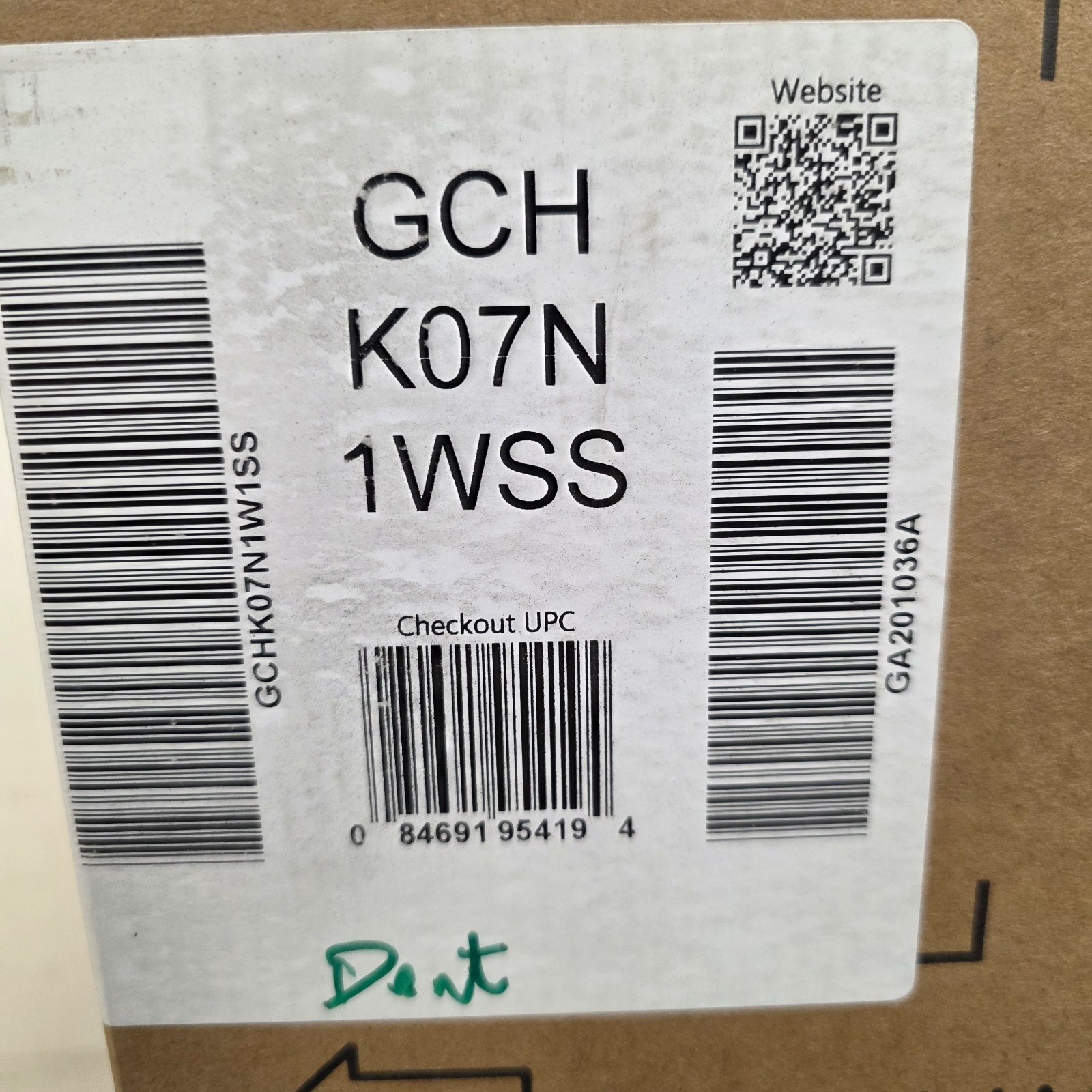 GE 0.7 Cu. Ft. Spacemaker Countertop Microwave Oven | GCHK07N1WSS | Small Dent