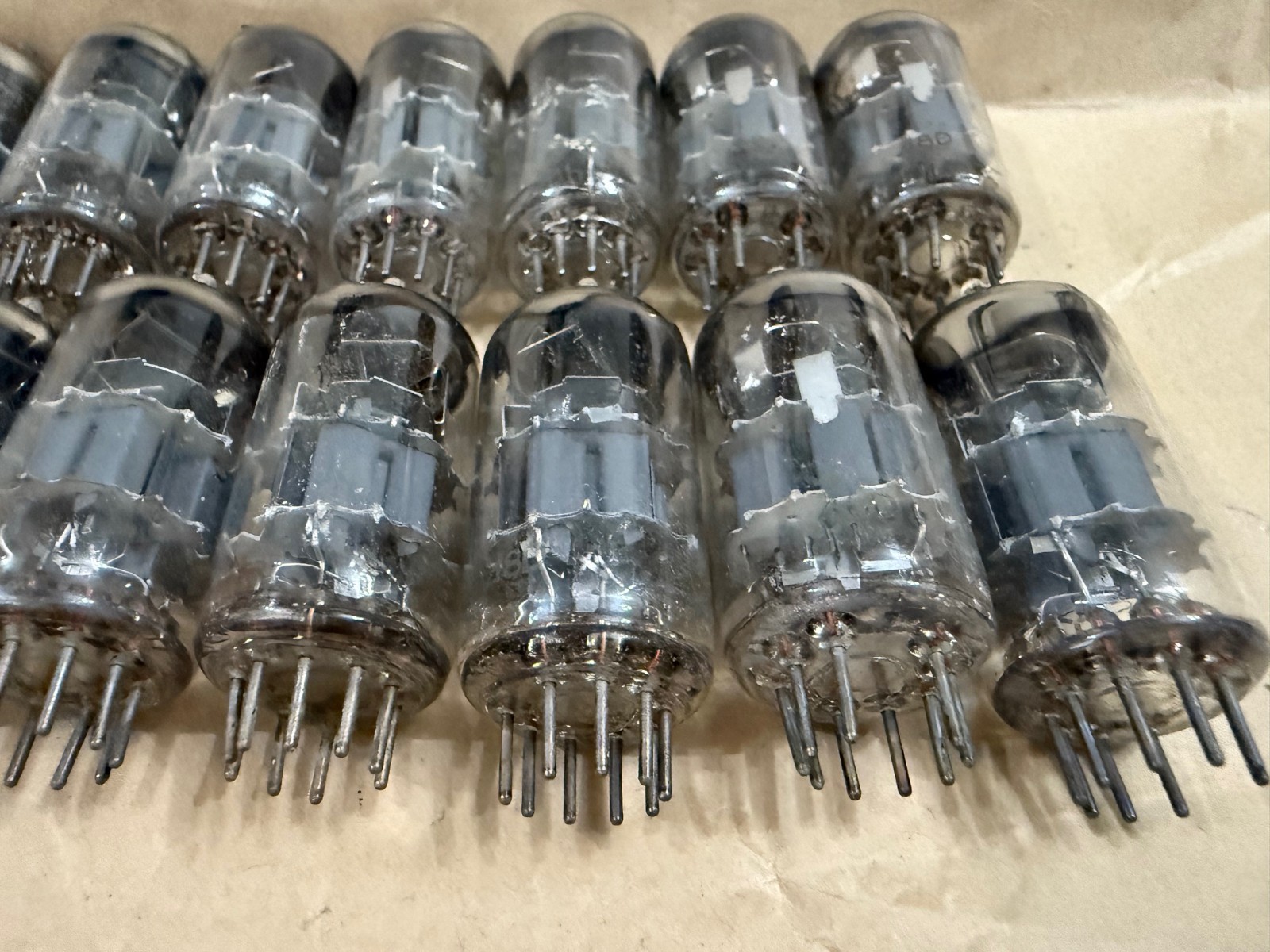 Amperex ECC88/6DJ8/6922 bugle boy D-Getter early version vintage tube