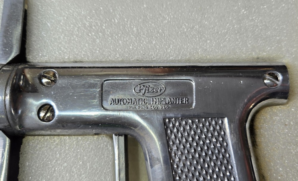 VINTAGE PFIZER AUTOMATIC IMPLANT GUN