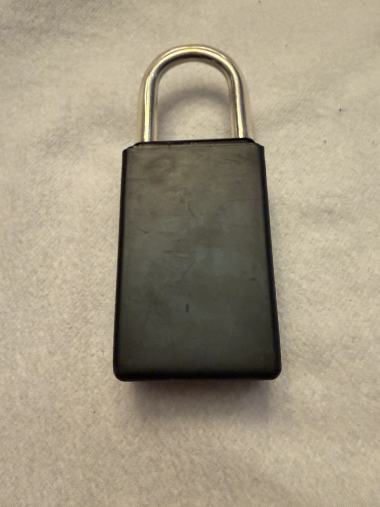 SECURITY KEY LOCKBOX, EUC, 3 letters combo