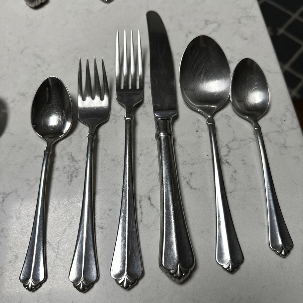 Oneida Juilliard Cube Stainless Flatware 78 Pc, 6 Place Service for 10 + Serving