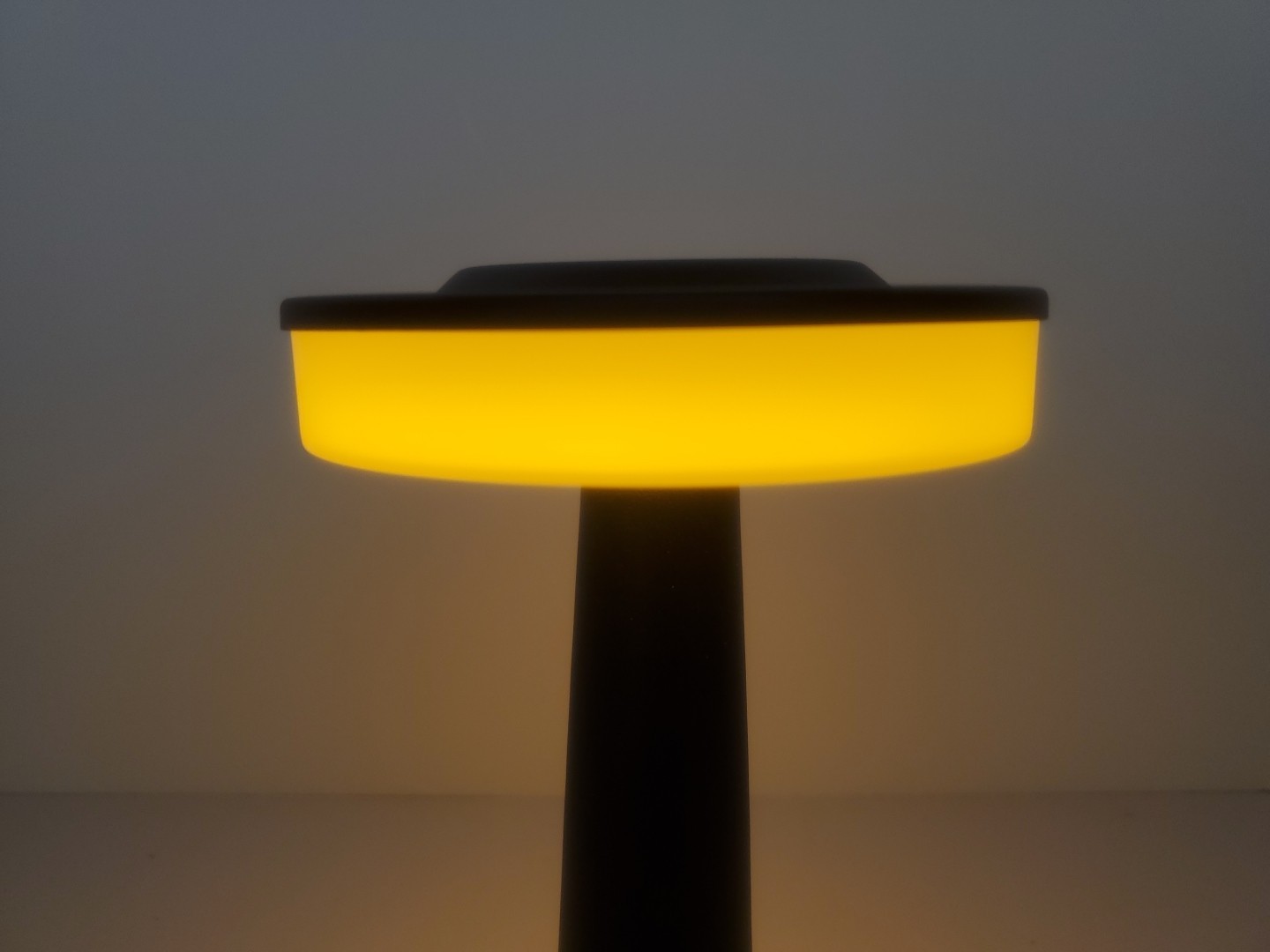 Cordless Metal Desk Lamp, Touch Sensor Control LED Table Lamp,3 Colors