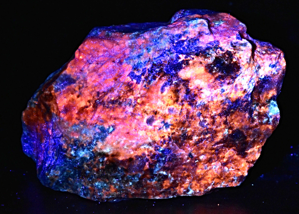 Fluorescent Color Change Hackmanite Specimen 422 Gram
