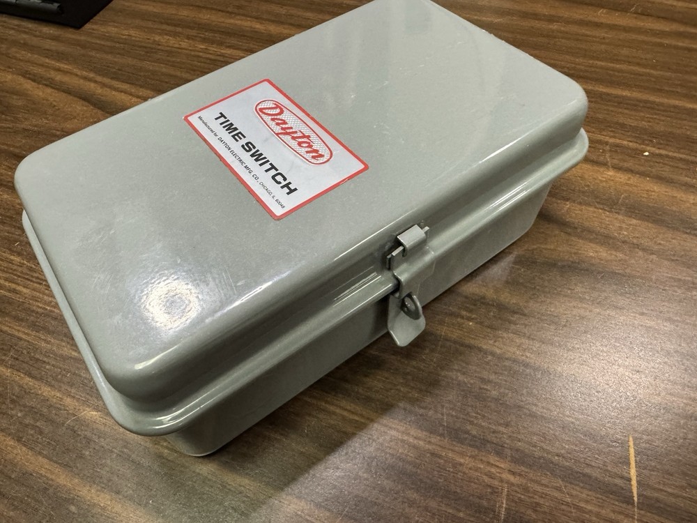 Dayton Time Switch Box Model 2E258A Electric Timer