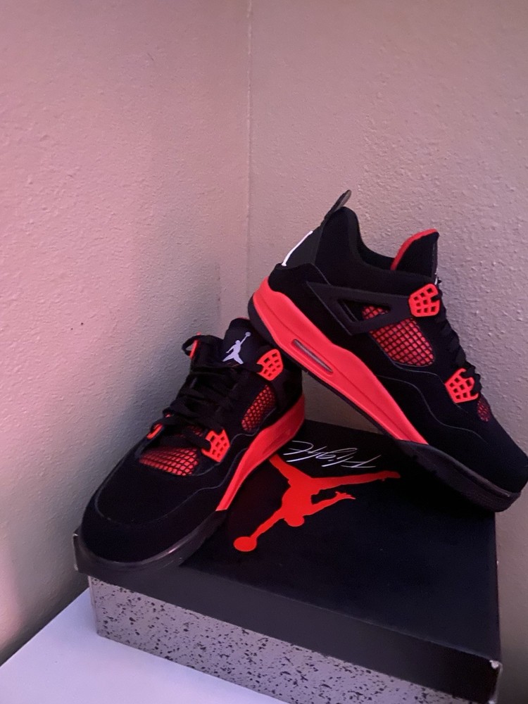 Jordan 4 Retro "Red Thunder"