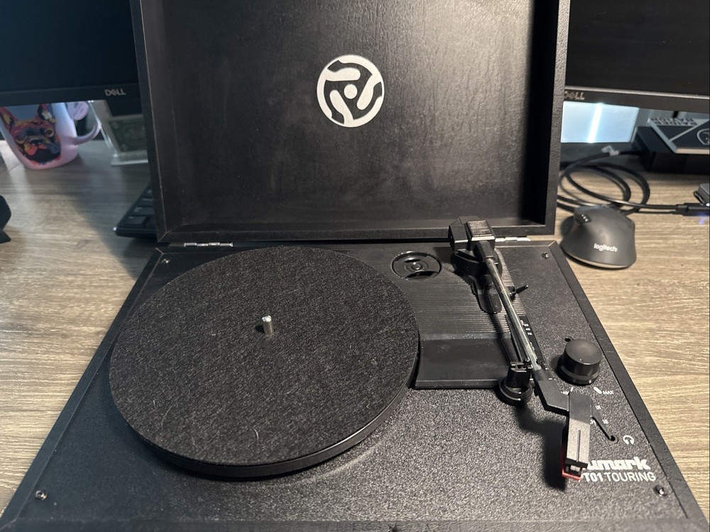 Numark PT01 Touring Portable Suitcase Turntable