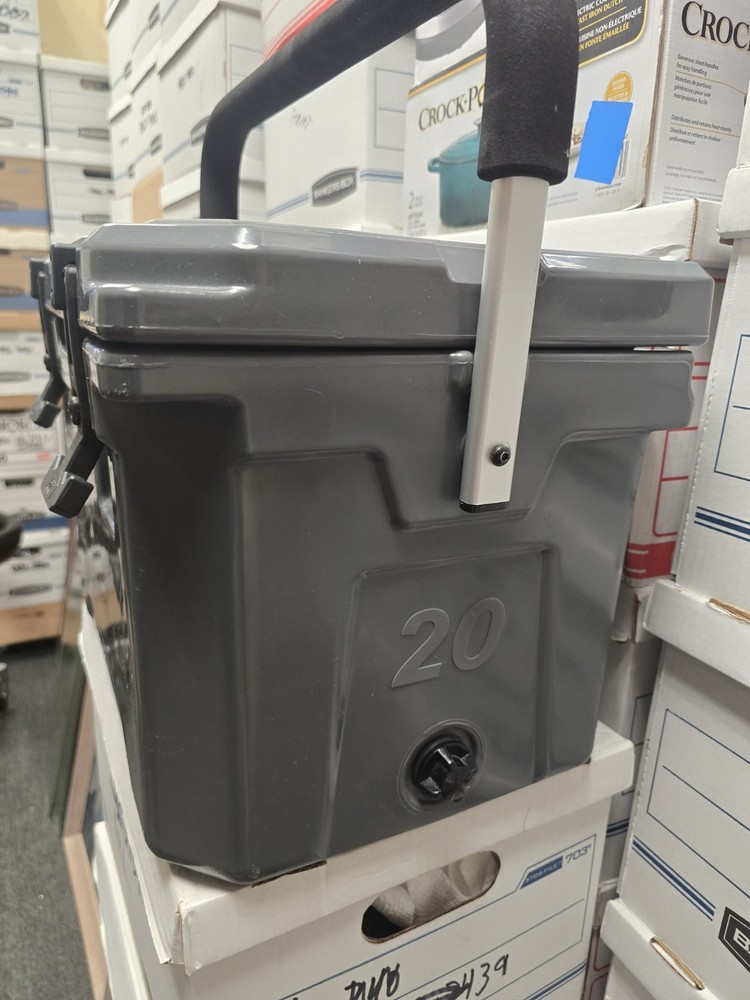 Basecamp 20 HARD COOLER BEAR RESISTENT Super Clean