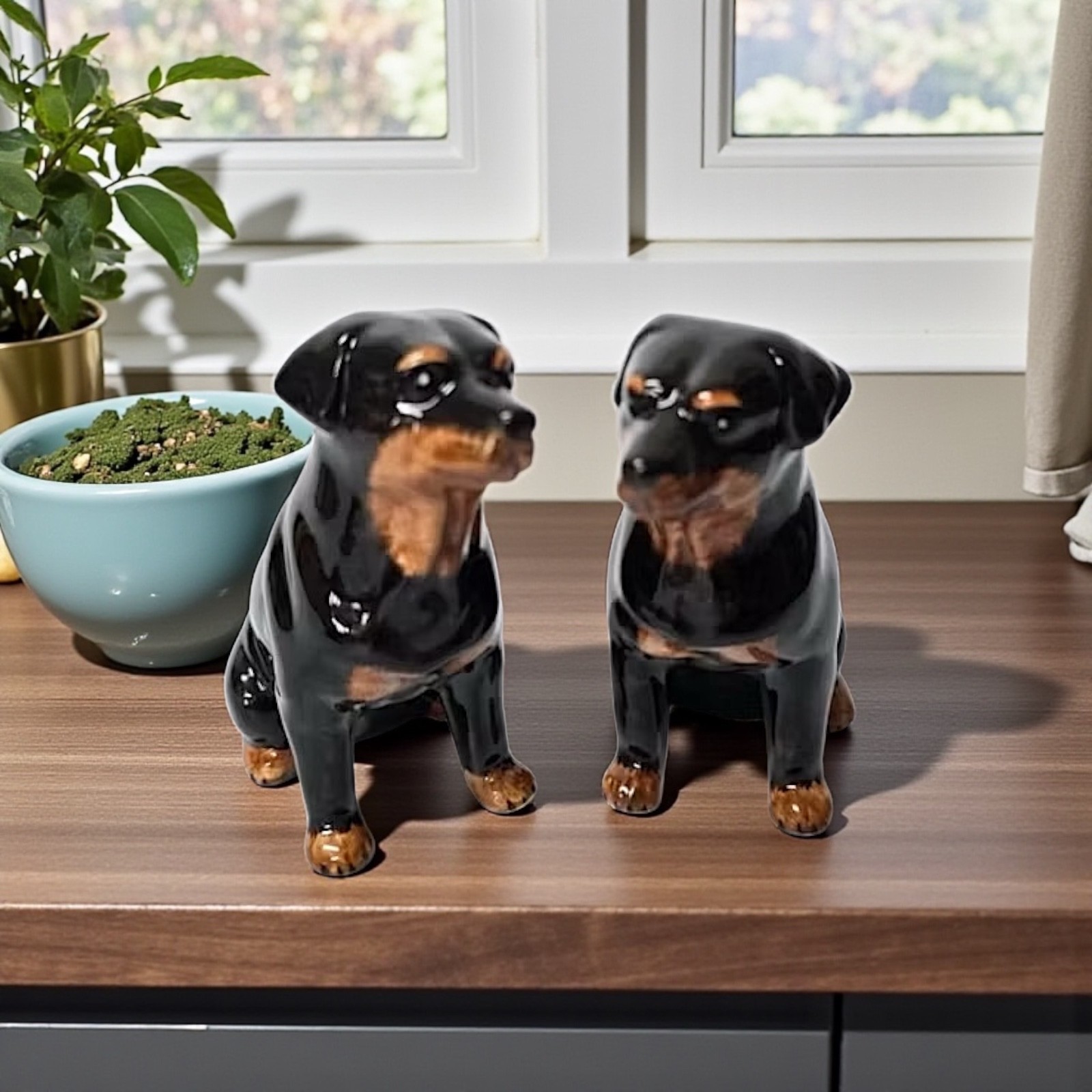 SET Salt&Pepper Shaker Ceramic Rottweiler Dog Figurine Hand Painted Home Decor