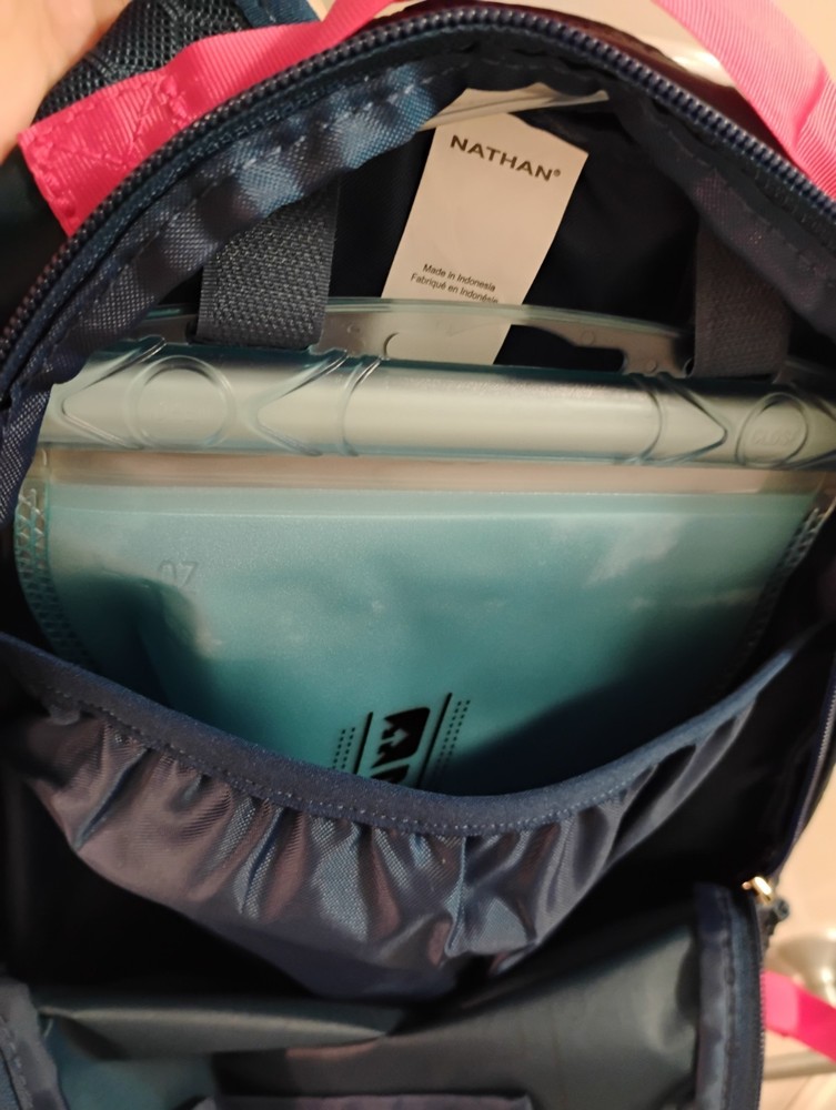 NWT Nathan Crossover Pack 5L Hydration Backpack - Hiking Running w/ bladder