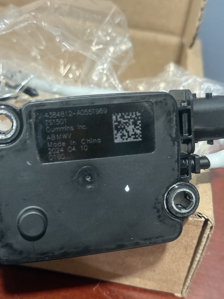 GENUINE NEW OEM CUMMINS TEMPERATURE SENSOR 4384812
