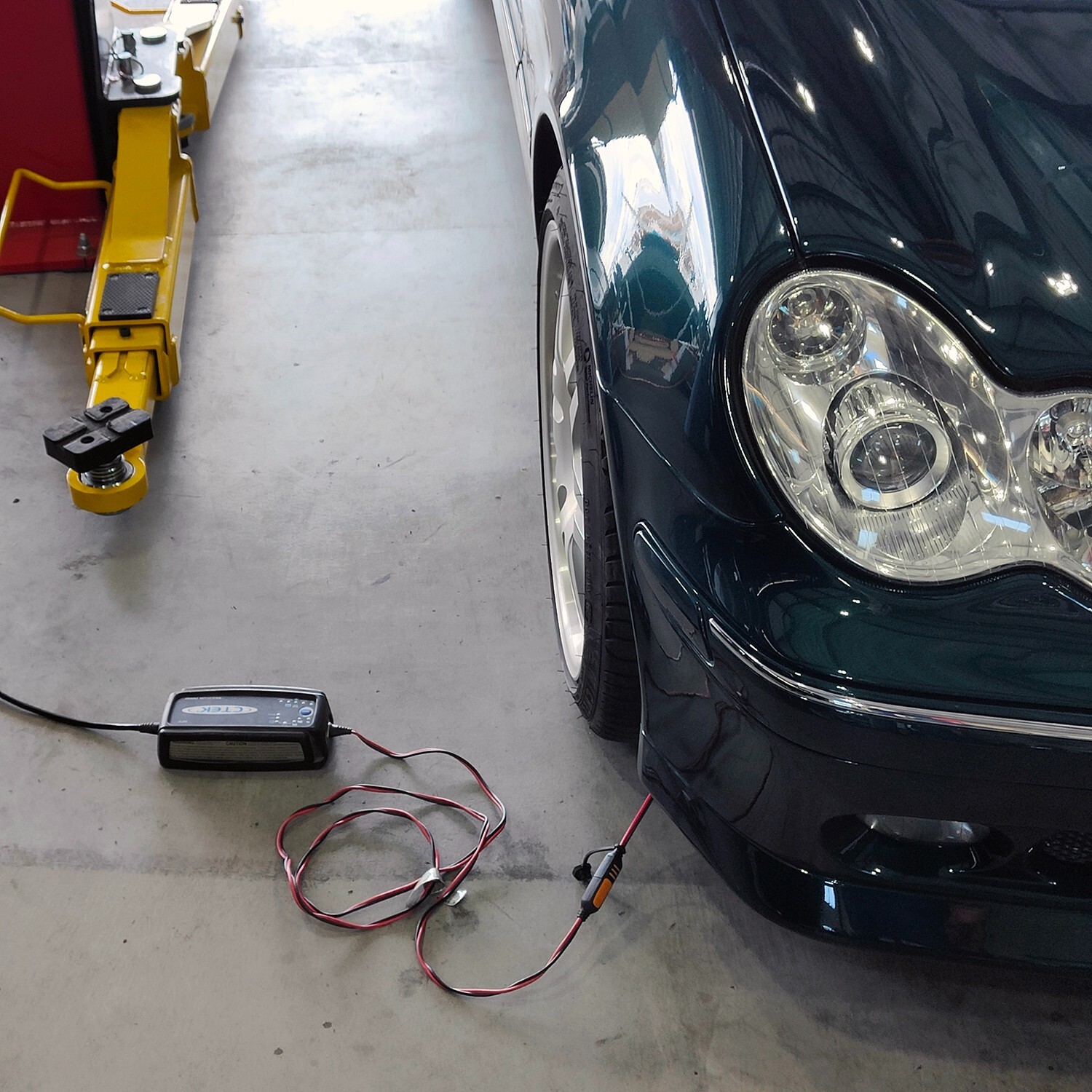 Magnetic Charging Port Mounting Kit for CTEK Chargers: Mercedes-Benz Porsche BMW