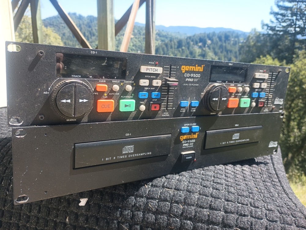2 Piece Gemini CD-9500 Pro III Dual CD Player plus Controller