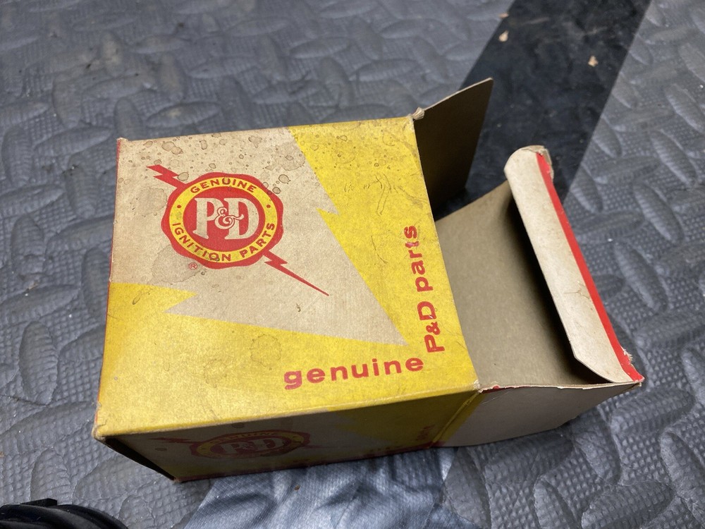 NOS P & D Bendix Distributor Cap AU-110