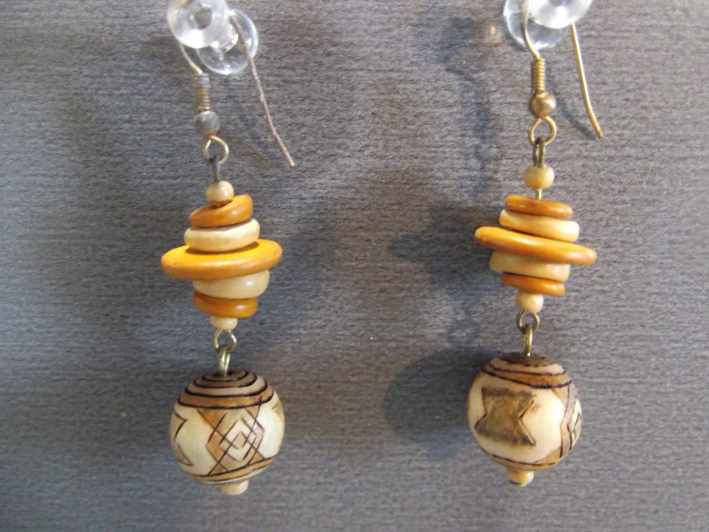 1 Pair Unique 1.75"in Wood/Plastic Brown Beehive Shape Dangle
