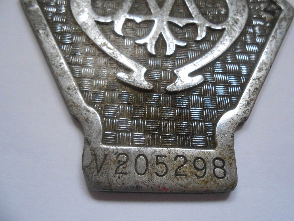 1930`S - 2ww AA card badge member number V205298 RETURN ON MEMBERSHIP ENDING