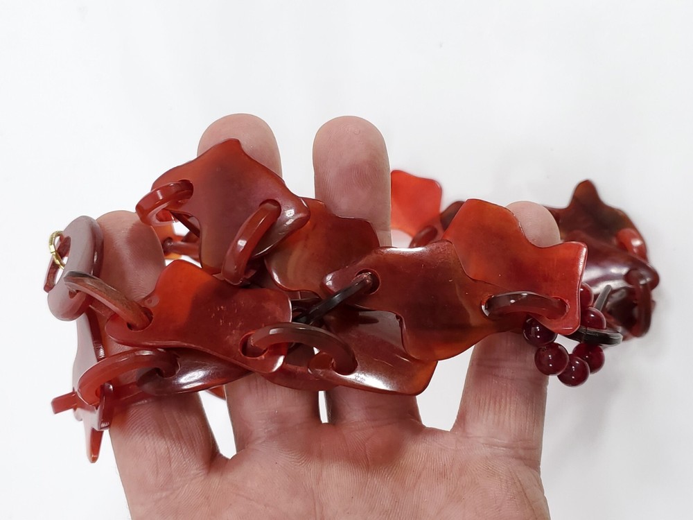 Mid Century Bakelite Necklace Amorphic Design