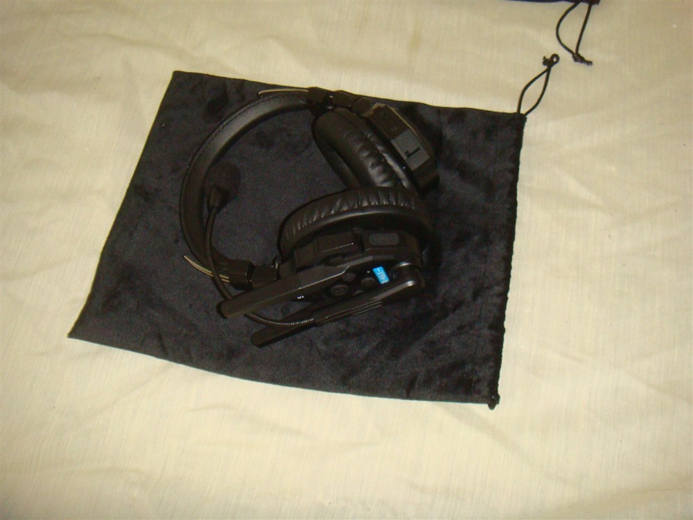 2 QTY SYNCO XTALK SMAX2 FULL-DUPLEX WIRELESS INTERCOM HEADSETS