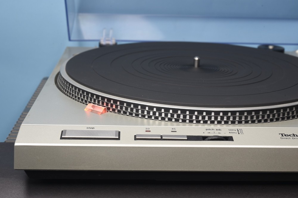 Technics SL-D202 Direct Drive Automatic Turntable System Ortofon VMS3E Cartridge