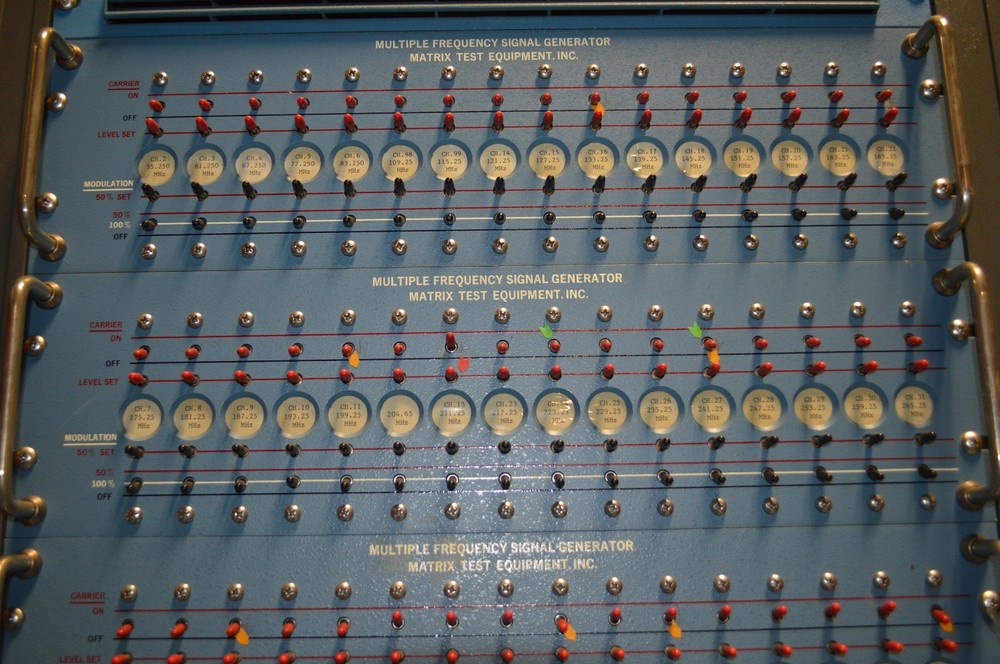 MATRIX SX-16 MULTIPLE FREQUENCY SIGNAL GENERATOR W/ 113 CHANNELS *LOOK* (REF: G)