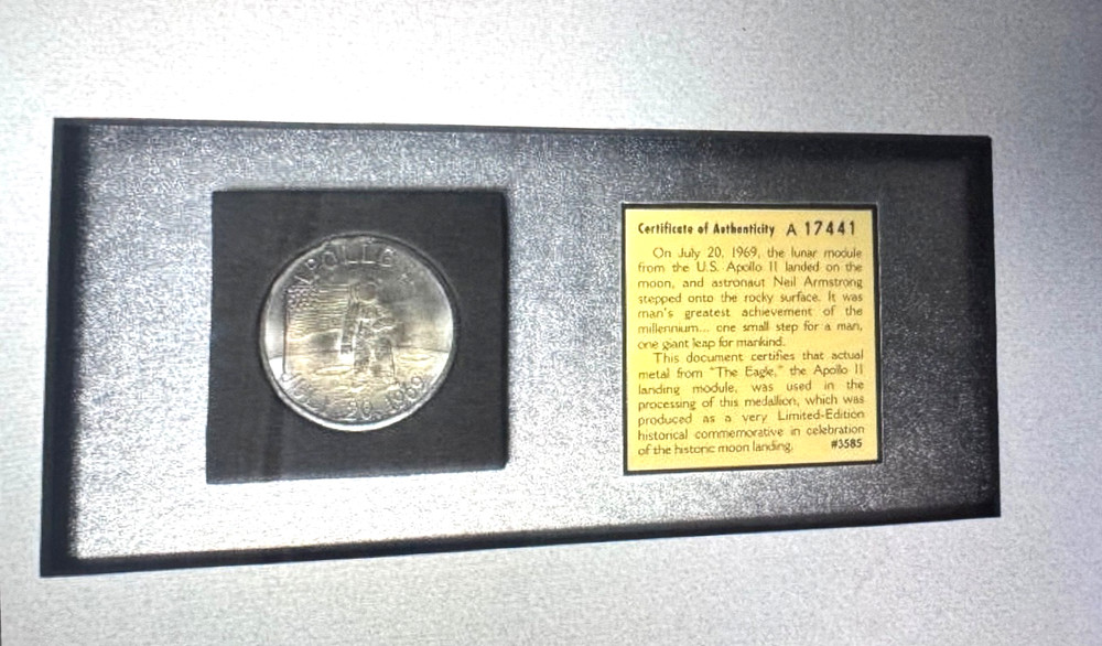 Commemorative Apollo 11 Medallion, Astronaut Print